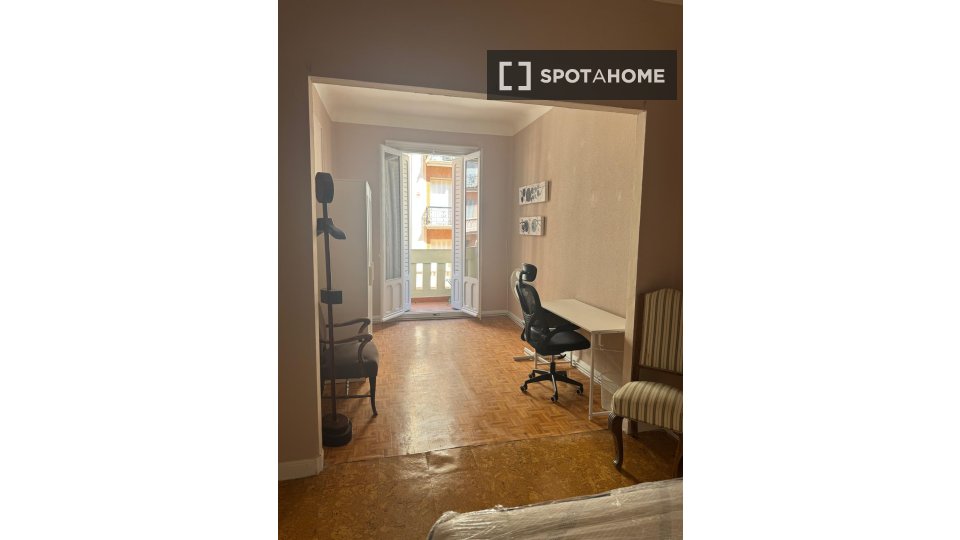 Double room Madrid, 3 beds, 118m² — photo 7