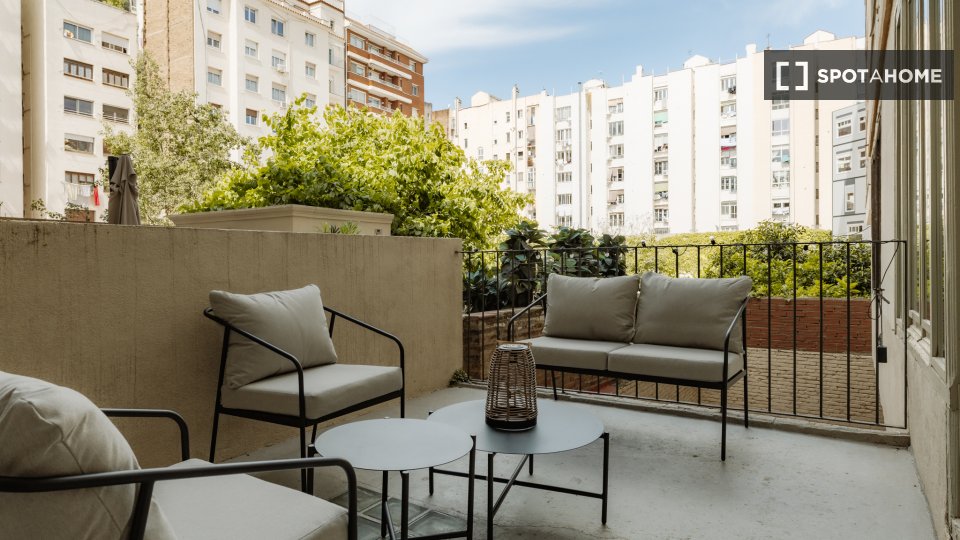 Apartment Barcelona, 2 beds, 74m² — photo 1