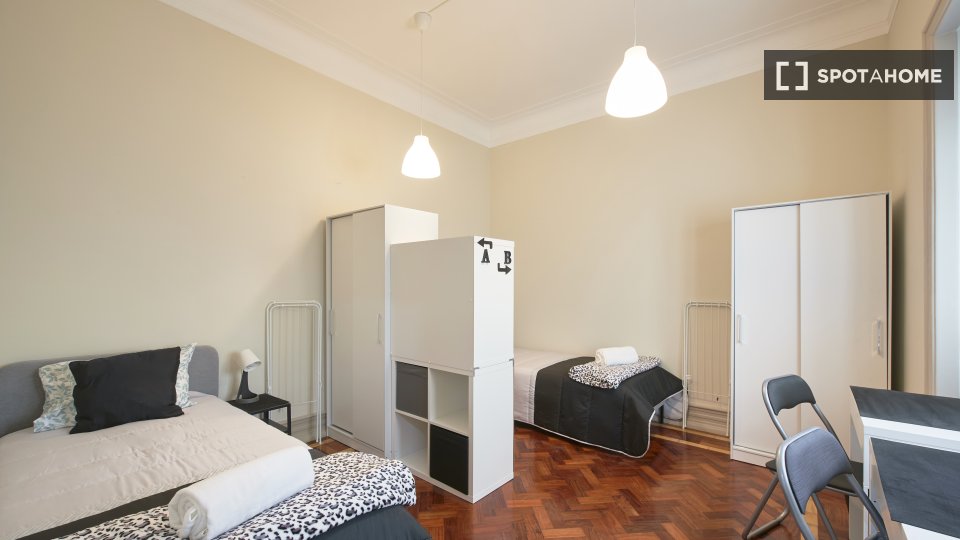 Double room Lisbon, 9 beds — photo 20