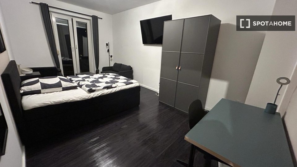 Double room Frankfurt, 3 beds, 22m² — photo 7