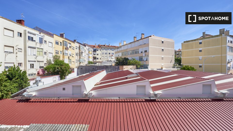 Double room Lisbon, 6 beds — photo 18
