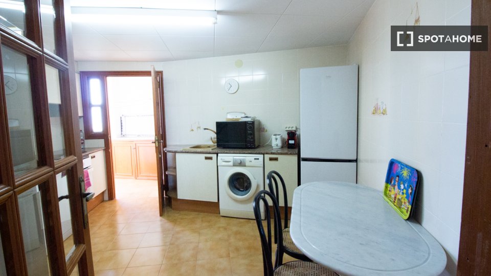 Apartment Valencia, 4 beds, 120m² — photo 18