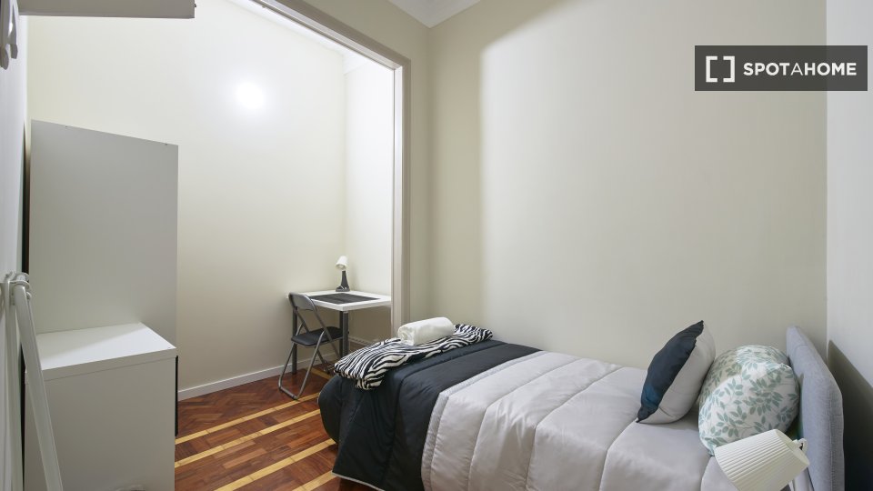 Double room Lisbon, 9 beds — photo 20