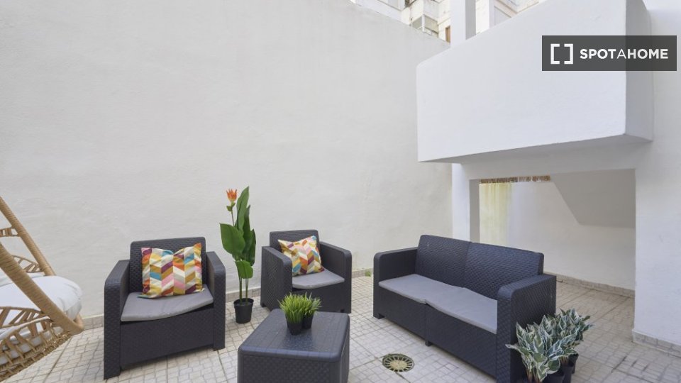 Double room Lisbon, 5 beds — photo 19