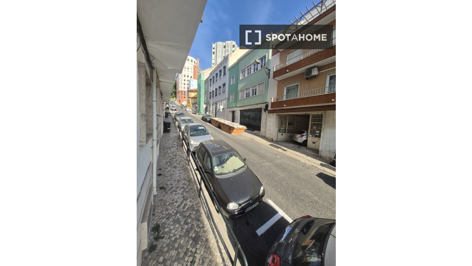 Apartment Lisbon, 4 beds, 100m² — photo 16