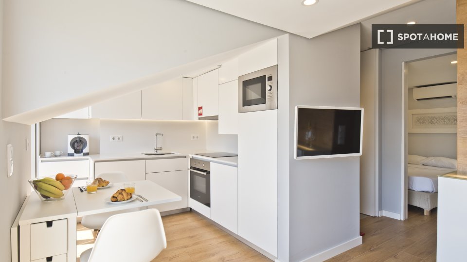 Apartment Lisbon, 2 beds, 33m² — photo 10