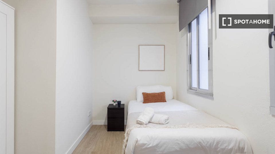 Habitación en piso compartido en Cuatro Caminos, Madrid
