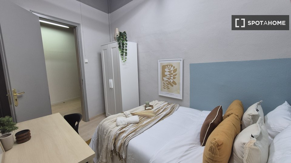 Double room Barcelona, 8 beds, 180m² — photo 6