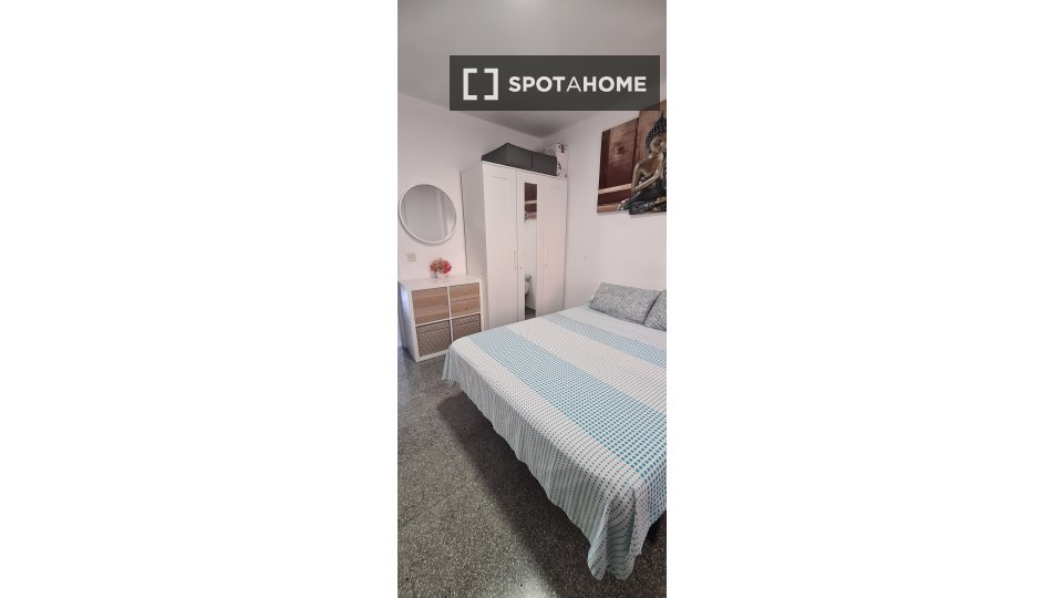 Double room Barcelona, 3 beds, 85m² — photo 1