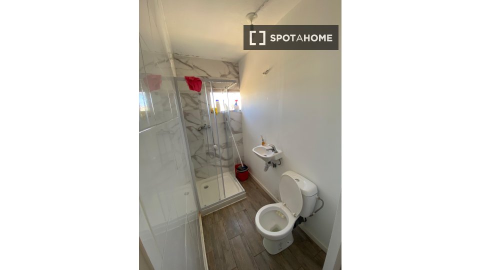 Double room Lisbon, 6 beds — photo 8