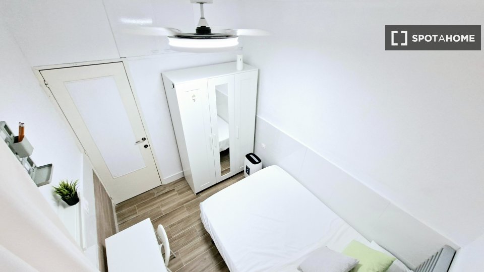 Double room Barcelona, 4 beds, 65m² — photo 71