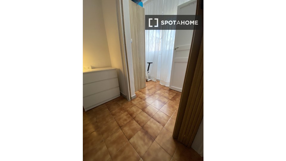Double room Barcelona, 3 beds, 98m² — photo 9