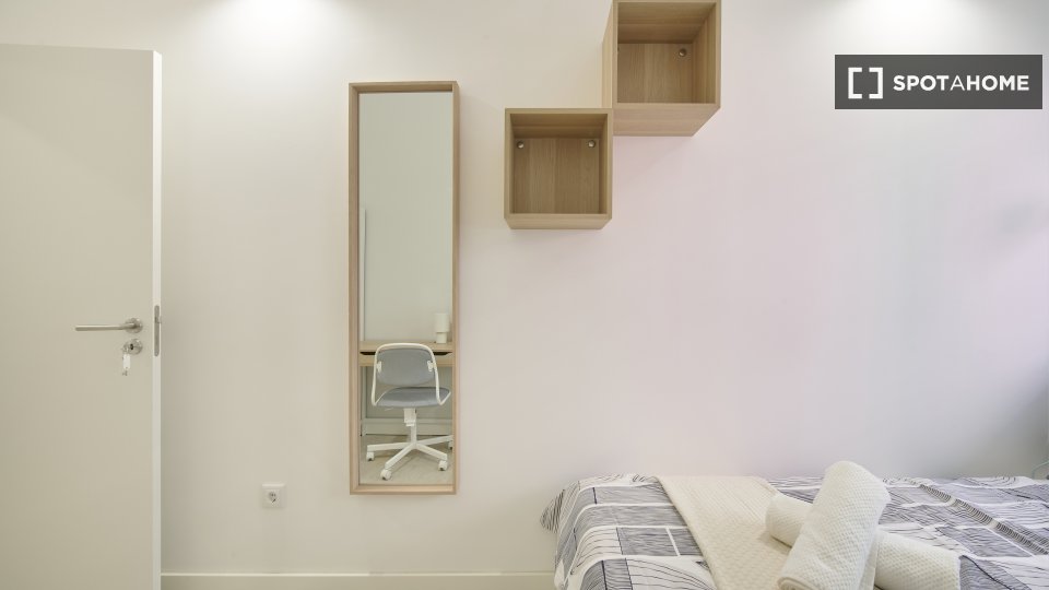 Double room Lisbon, 9 beds — photo 15