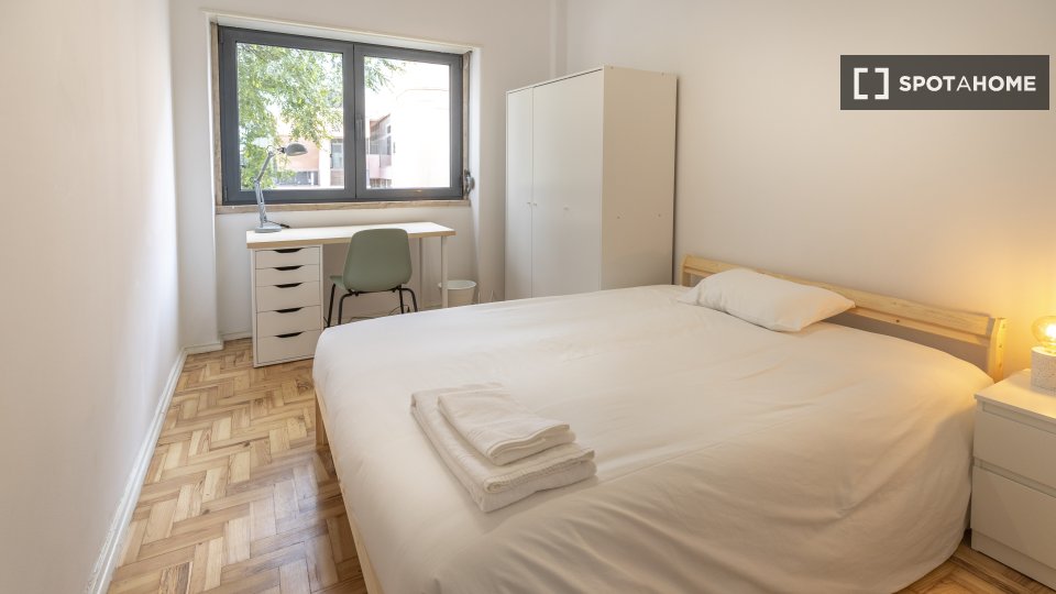 Double room Lisbon, 5 beds — photo 17