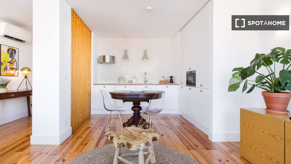 Apartment Lisbon, 2 beds, 65m² — photo 4
