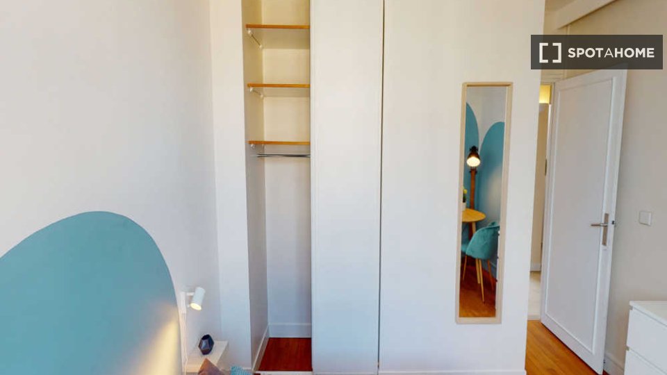 Double room Paris, 5 beds, 110m² — photo 4