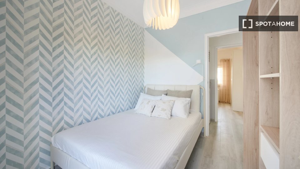 Double room Lisbon, 4 beds — photo 12