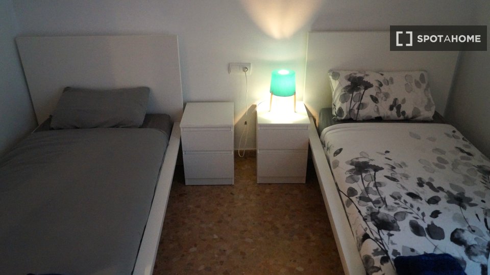 Double room Valencia, 3 beds — photo 12