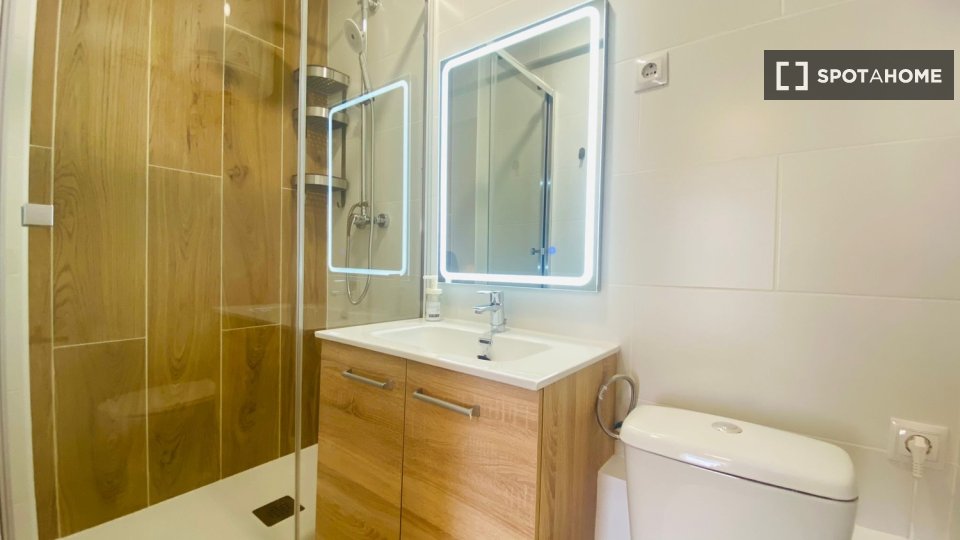 Double room Madrid, 4 beds — photo 10