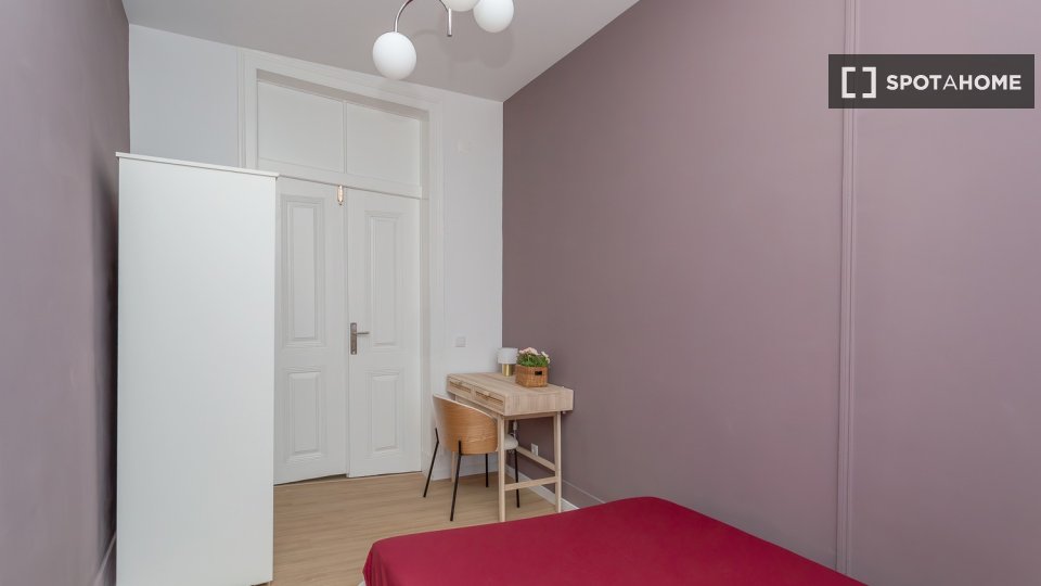 Double room Lisbon, 9 beds — photo 24
