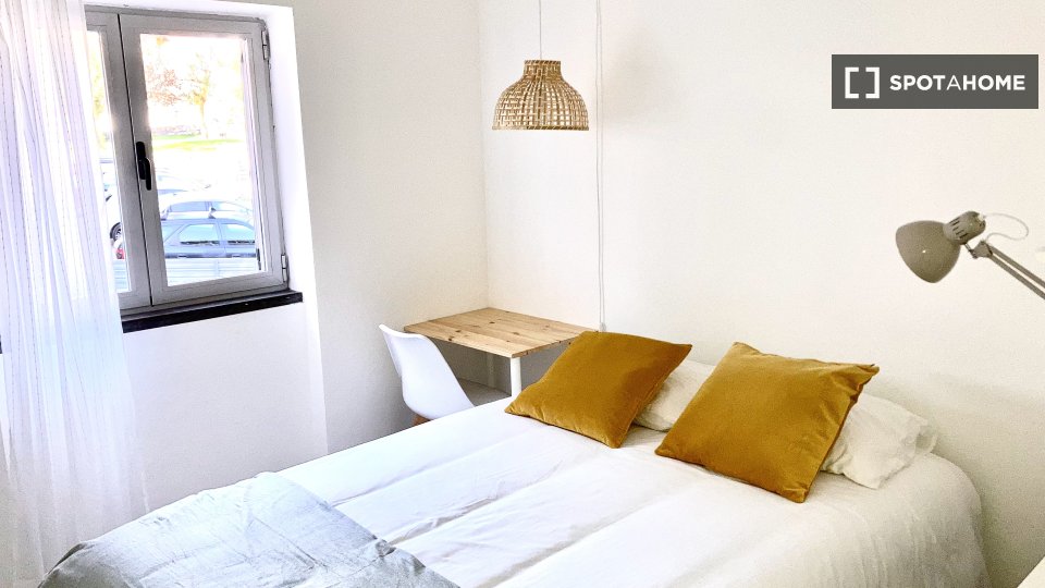 Double room Lisbon, 2 beds — photo 11