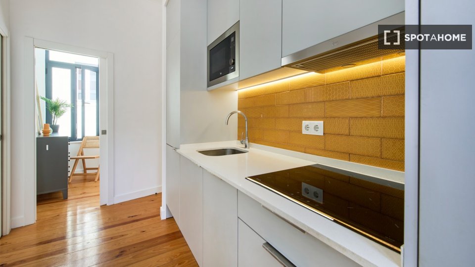 Apartment Lisbon, 2 beds, 45m² — photo 26