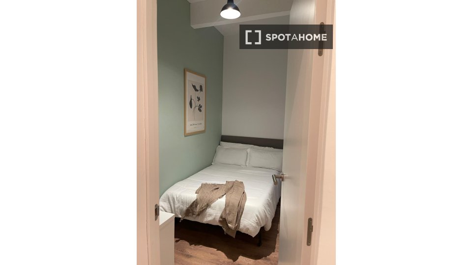 Double room Madrid, 10 beds, 173m² — photo 17