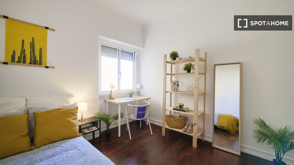 Double room Lisbon, 5 beds — photo 19