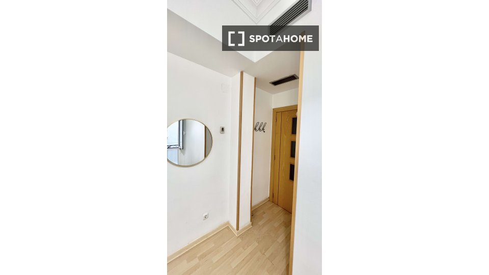 Double room Valencia, 3 beds, 103m² — photo 47