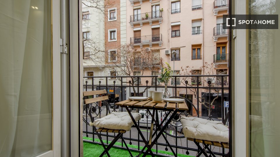 Double room Madrid, 5 beds, 100m² — photo 4