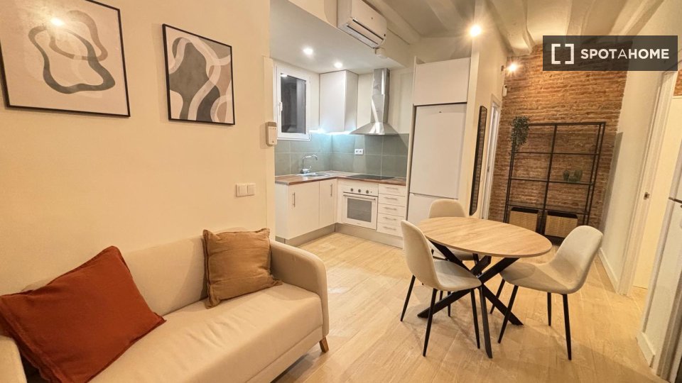 Apartment Barcelona, 2 beds, 50m² — photo 9