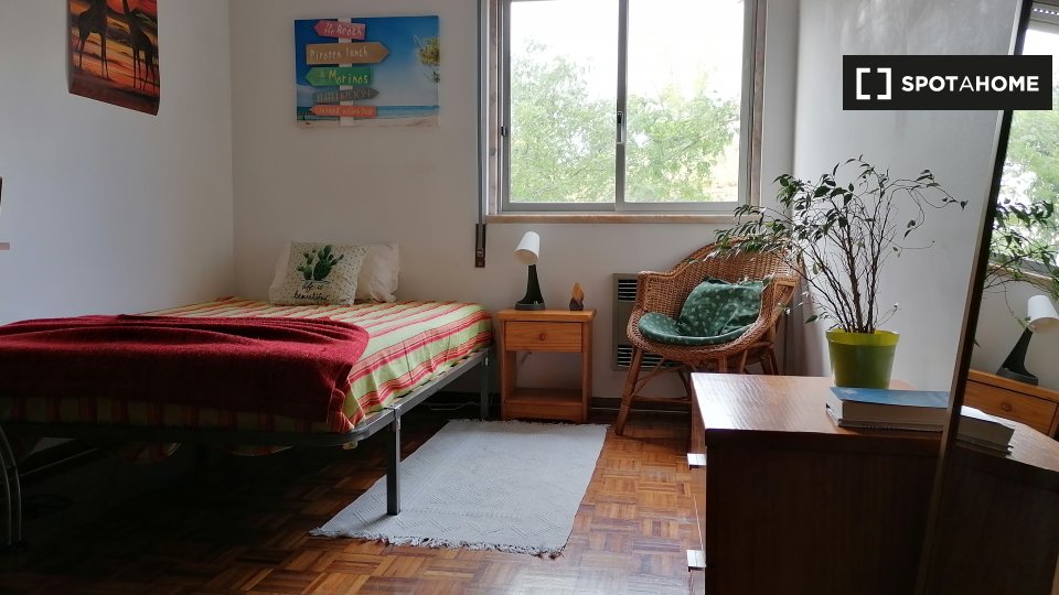 Double room Lisbon, 3 beds, 120m² — photo 2
