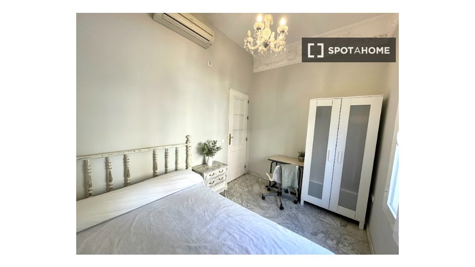 Double room Seville, 12 beds, 300m² — photo 19
