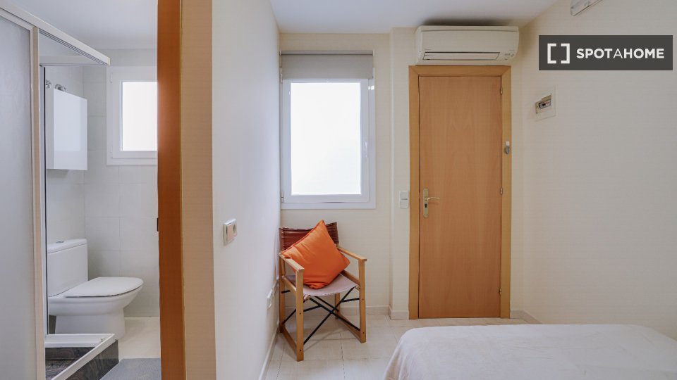 Double room Barcelona, 17 beds, 550m² — photo 17