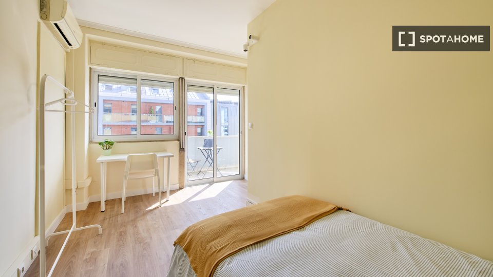 Double room Lisbon, 9 beds, 160m² — photo 19