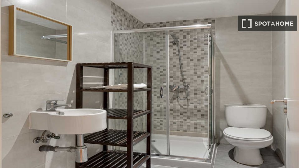 Double room Lisbon, 13 beds — photo 29