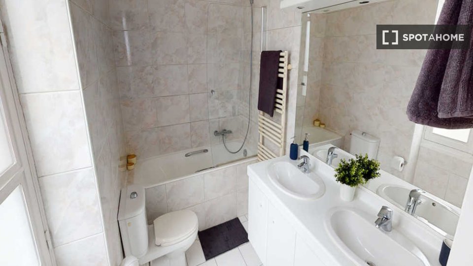 Double room Paris, 7 beds, 190m² — photo 14