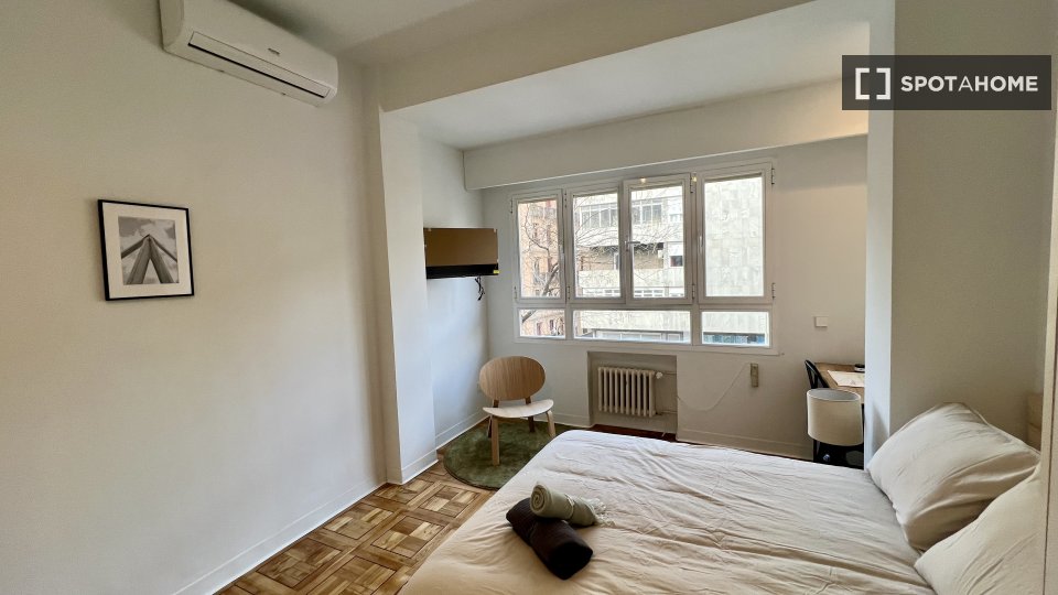 Double room Madrid, 6 beds, 200m² — photo 3
