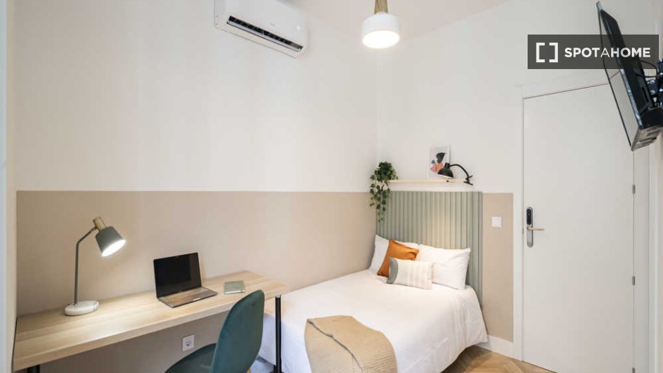 Double room Madrid, 16 beds — photo 45