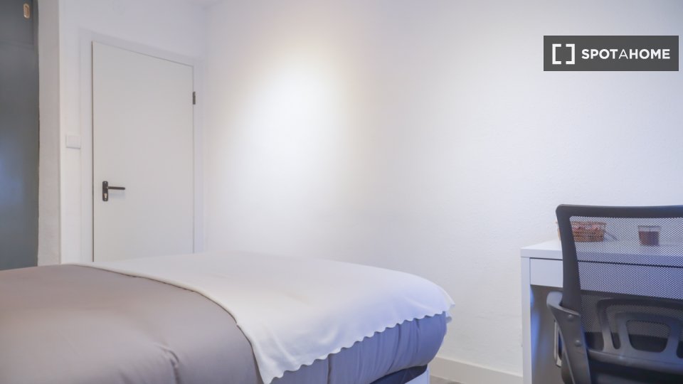 Double room Madrid, 5 beds — photo 16