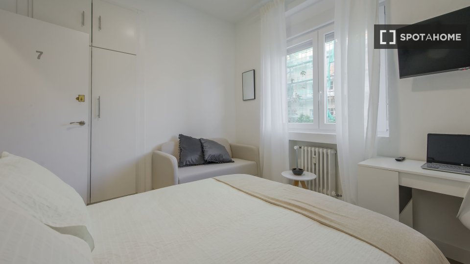 Double room Madrid, 9 beds, 200m² — photo 4