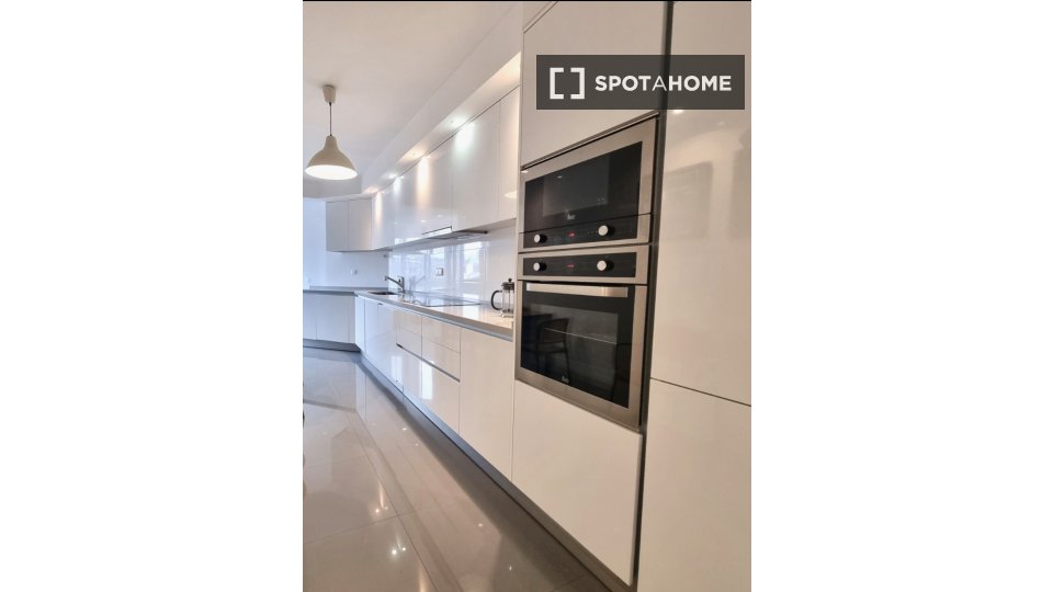 Double room Lisbon, 5 beds, 210m² — photo 2