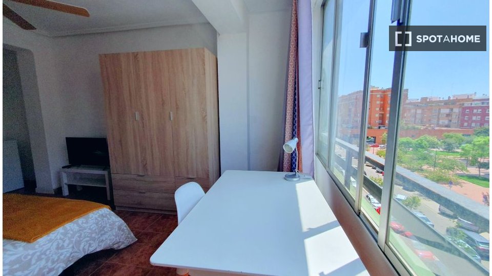 Double room Valencia, 5 beds — photo 9