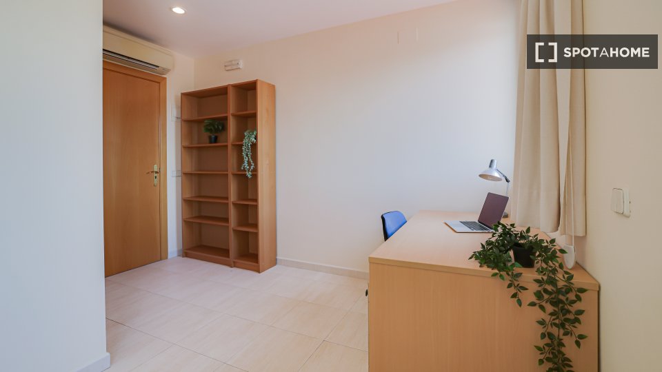 Double room Barcelona, 17 beds, 550m² — photo 1