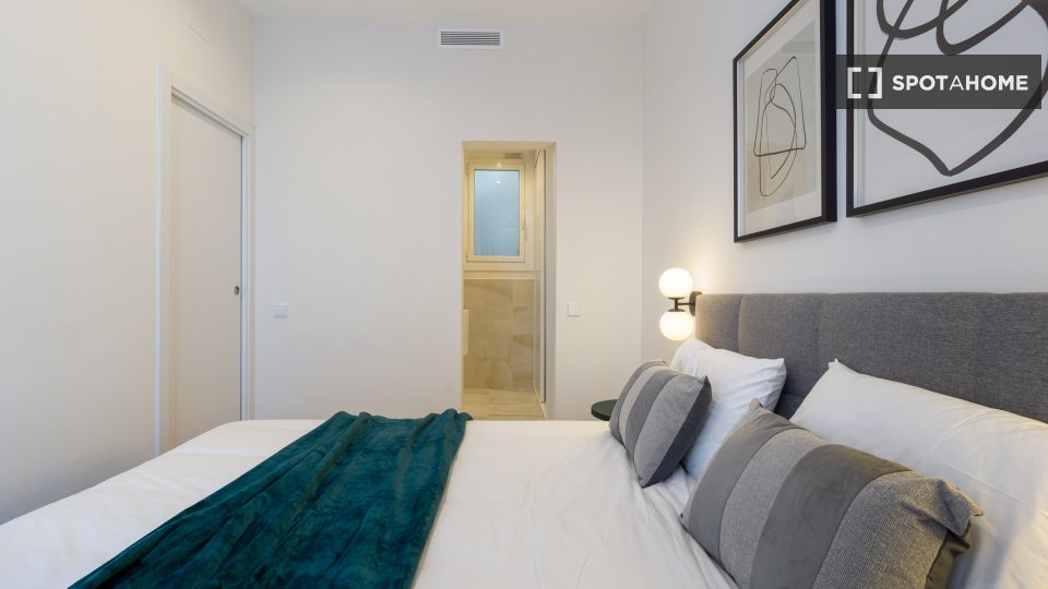 Apartment Barcelona, 4 beds, 110m² — photo 3