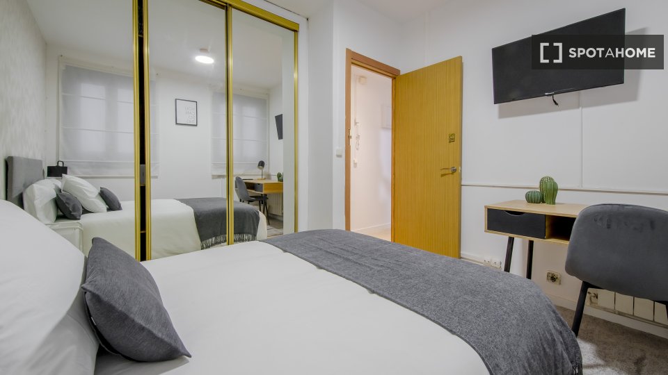 Double room Madrid, 4 beds, 87m² — photo 11
