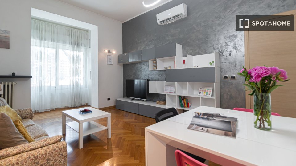 Apartment Milan, 1 bed, 63m² — photo 1
