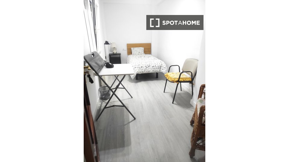 Habitación en piso compartido en alquiler en Oviedo, 3 camas