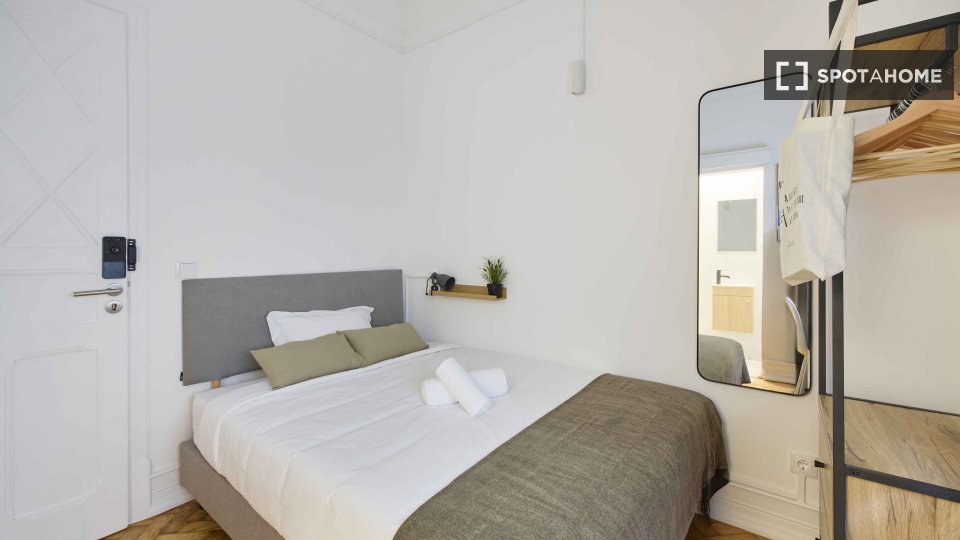 Double room Lisbon, 7 beds — photo 22
