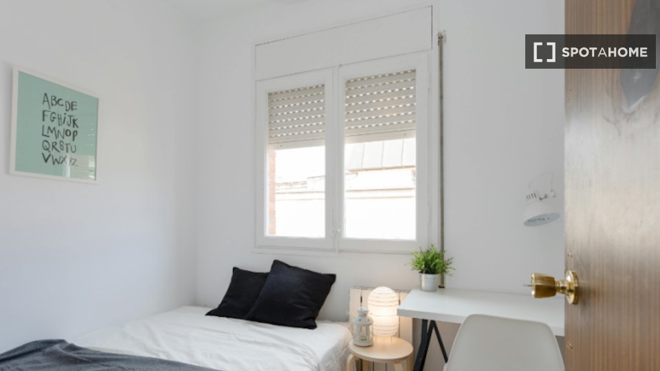 Double room Barcelona, 5 beds, 105m² — photo 45